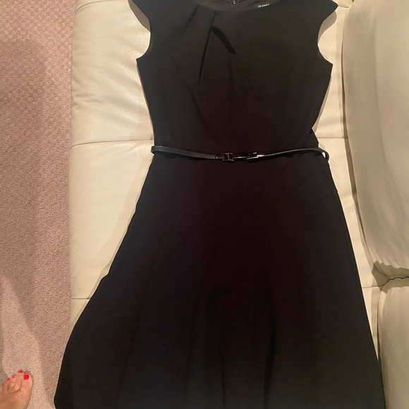 Beautiful very elegant le chateau Black dress with matching belt - Picture 3 of 4
